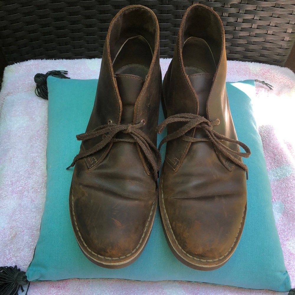 Man Clarks desert boots.